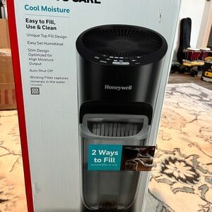New Honeywell Cool Moisture Humidifier Easy To Care Model HEV615BV2